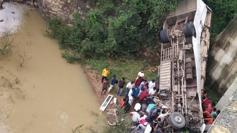 Bus falls into river in Jharkhand’s Hazaribagh bridge, 8 killed, 12 injured